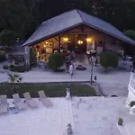 En Bord De Riviere Отель типа 