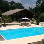 En Bord De Riviere Отель типа 