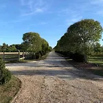 En Bord De Riviere Отель типа 