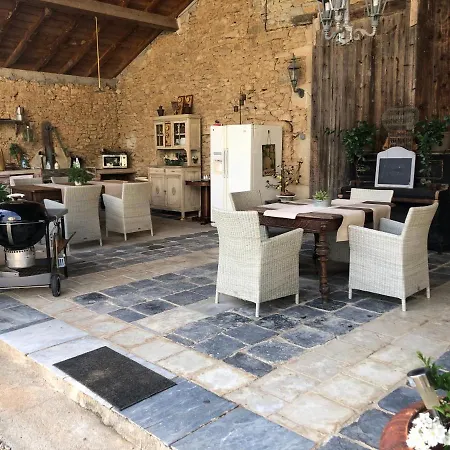 En Bord De Rivière Couette-café 4*