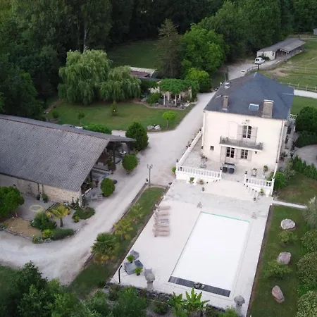 Couette-café En Bord De Rivière 4*