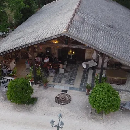 Couette-café En Bord De Rivière Casseneuil