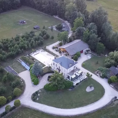 En Bord De Rivière Couette-café 4*