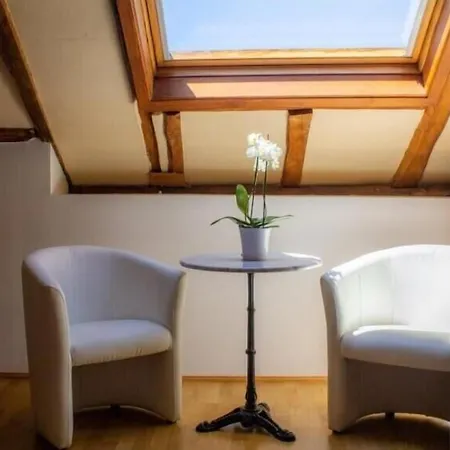 Couette-café En Bord De Rivière