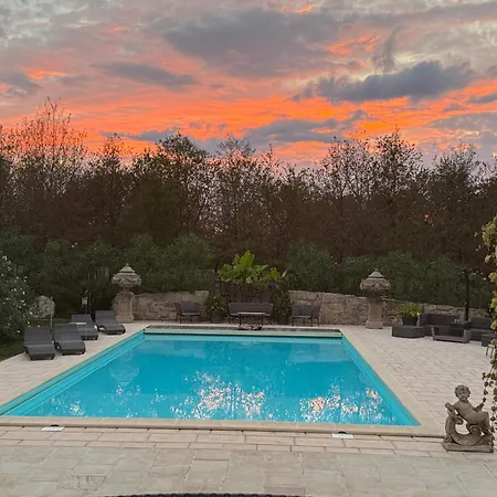 En Bord De Riviere Bed & Breakfast 4*