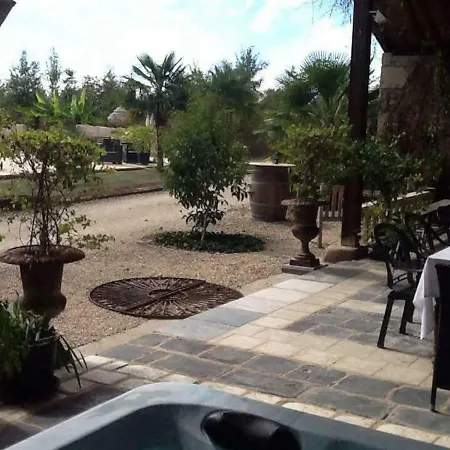 Couette-café En Bord De Rivière 4*