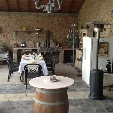 Couette-café En Bord De Rivière 4*