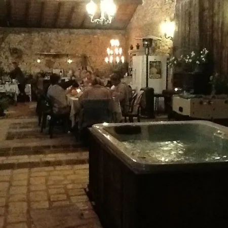 Couette-café En Bord De Rivière