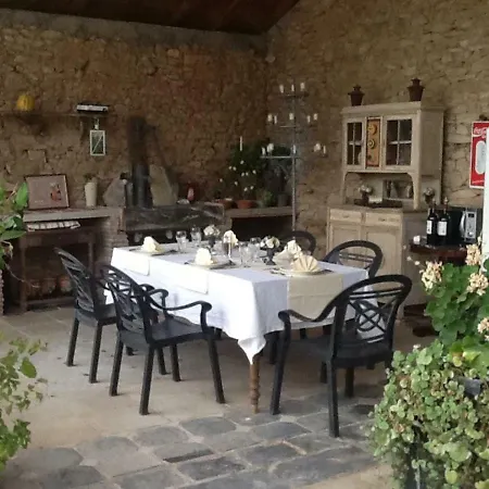 Couette-café En Bord De Rivière 4*