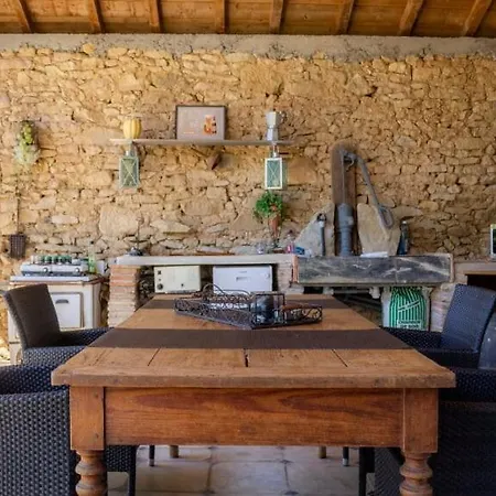 Couette-café En Bord De Rivière 4*