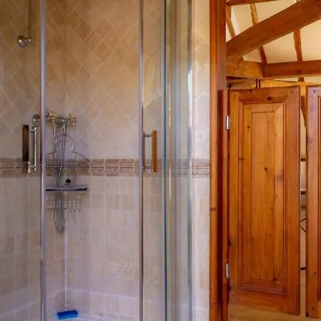 En Bord De Rivière 4*