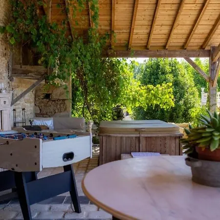 Couette-café En Bord De Rivière