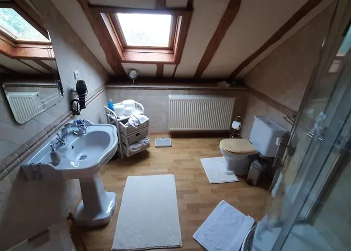 En Bord De Riviere 4*