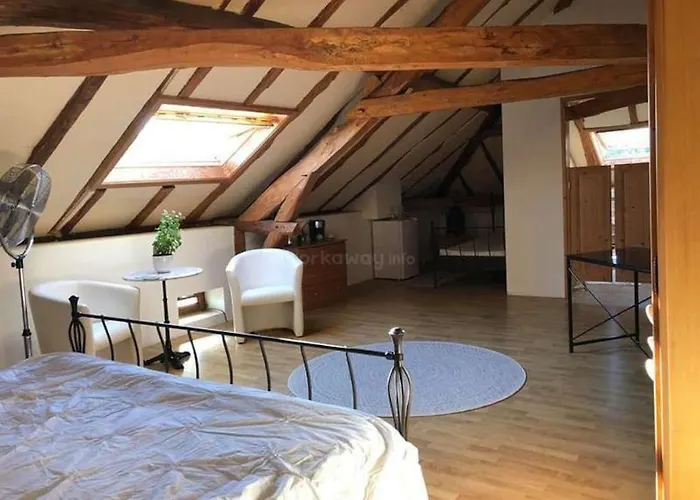 En Bord De Riviere 4*